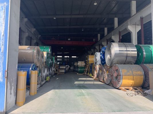 स्टील सामग्री के लिए ±0.05 मिमी सहनशीलता के साथ स्टील शीट स्लिटिंग मशीन