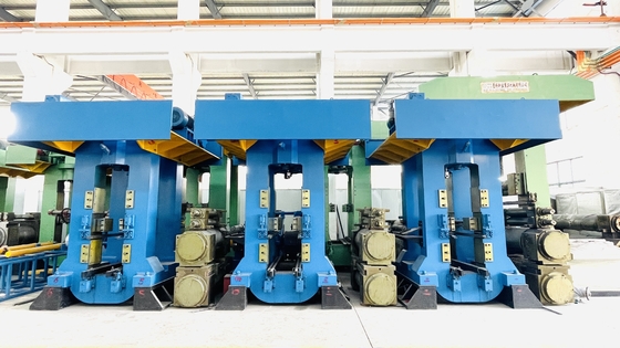 कार्बन स्टील के लिए थ्री स्टैंड्स कंटीन्यूअस कोल्ड रोलिंग मिल 250m / Min 4hi