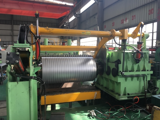 एमए (0.4-2.0) X1300mm सीएनसी कोल्ड रोल स्लीटिंग लाइन 20 साल से अधिक के उपकरण के डिजाइन सेवा जीवन के साथ