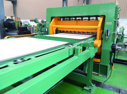मोटाई 0.3-3 मिमी, पीएलसी नियंत्रण द्वारा अधिकतम कुंडल 15T के लिए अनुदैर्ध्य कटौती के लिए धातु शीट कट टू लेंथ लाइन