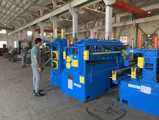 सिंगल आर्म हाइड्रोलिक डेकोइलर के साथ 600 मिमी मेटल कॉइल स्लीटिंग मशीन