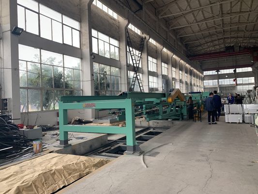 पीएलसी नियंत्रण प्रणाली के साथ 7.5 किलोवाट स्वचालित स्टील शीट स्लिटिंग मशीन